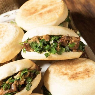  Shandong Rou Jia Mo: La delizia saporita della carne alla brace avvolta in pane morbido e leggermente dolce!