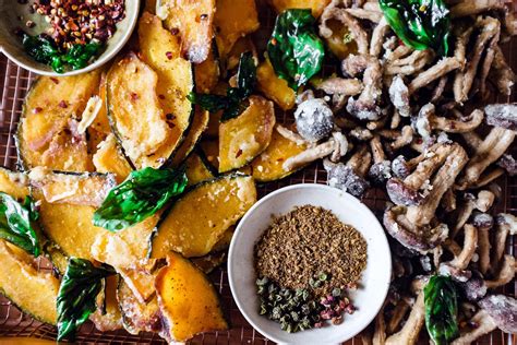  Pane di Scalogno Fritto: Un connubio croccante e saporito di verdure autunnali con una spolverata di spezie aromatiche!